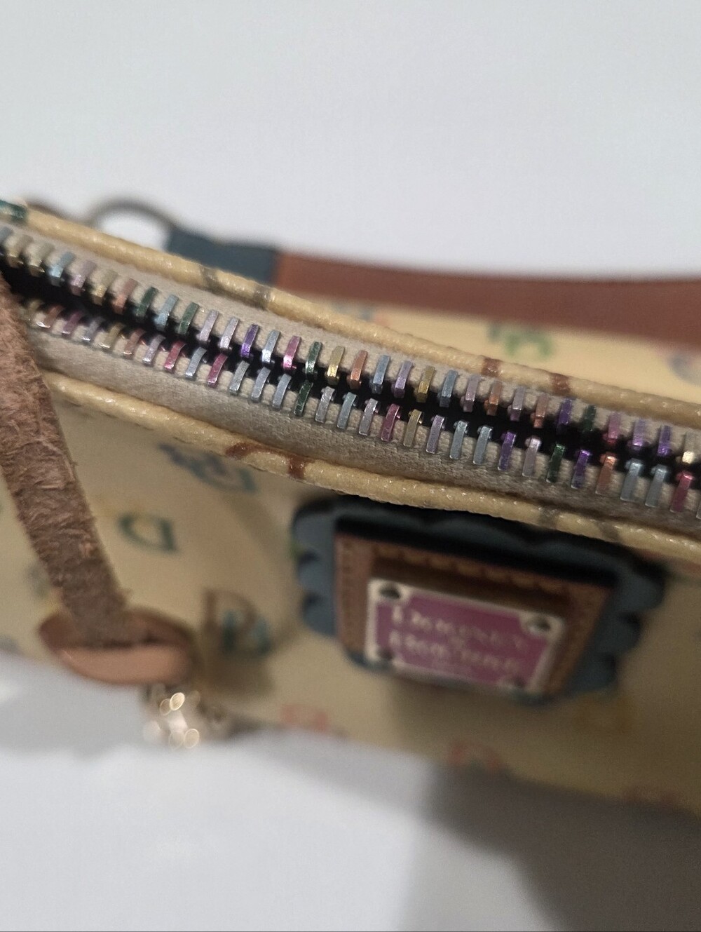 Dooney & Bourke Cream Multicolor Signature DB Logo Shoulder Bag with Tan Y2K. - Picture 10 of 16